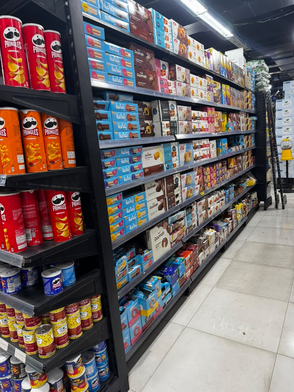 سناكات وحلويات